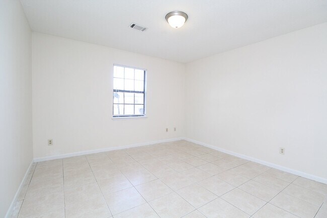 Building Photo - Charming 2 Bedroom Rental in Pace, FL with a Spacious Layout and Prime Location!