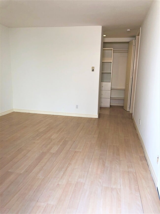 Building Photo - 813 15th St