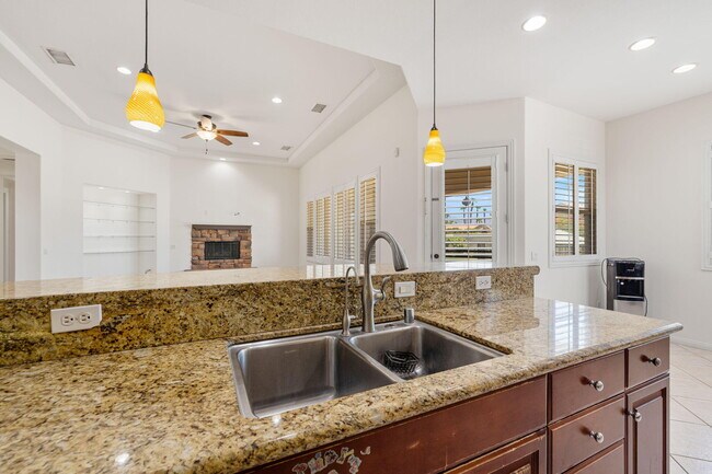 Building Photo - 145 Bellini Way