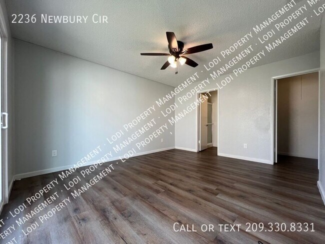 Building Photo - 2236 Newbury Cir