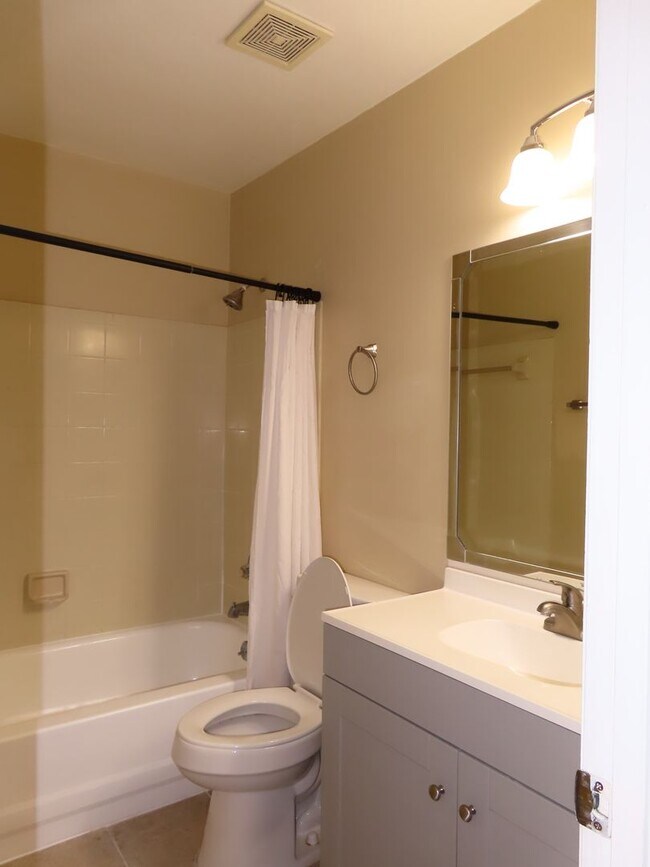 Building Photo - Space, Style & Location You’ll Love