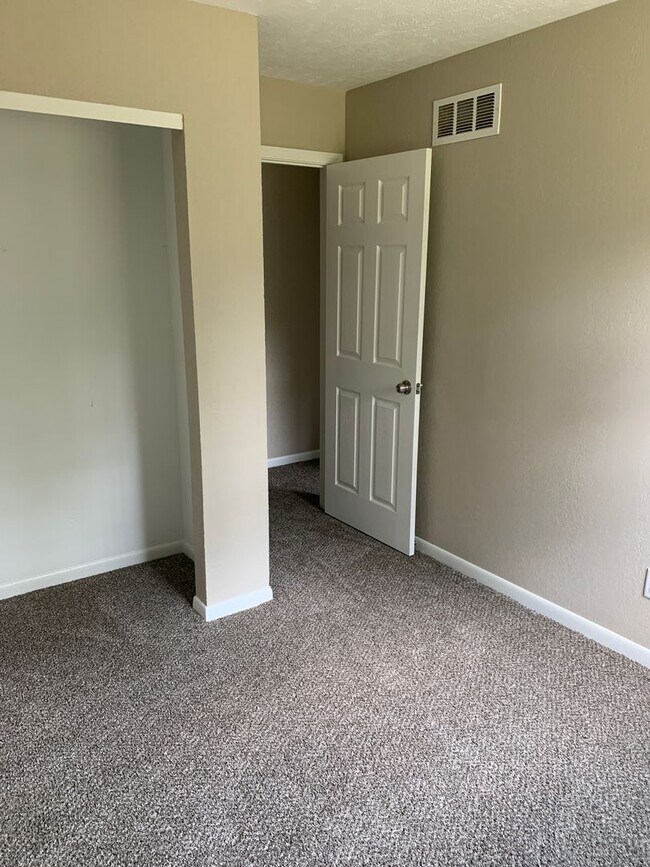 Building Photo - 4737 Javelin Dr