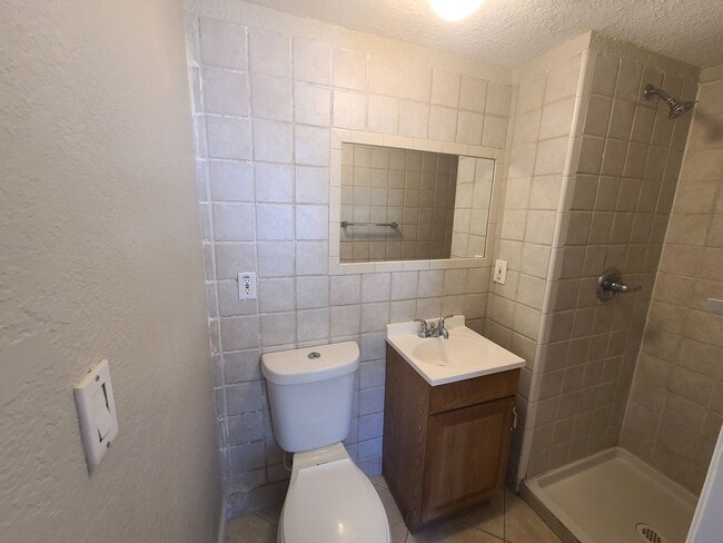 Building Photo - Fenced in four bedroom house near beautiful Gulfport