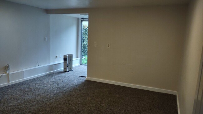 Building Photo - 521 T St