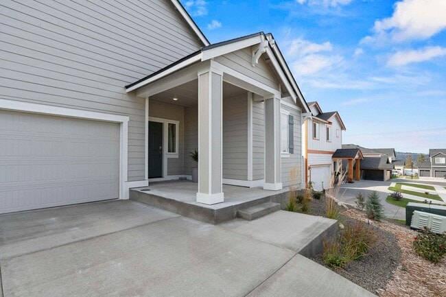 Building Photo - 10813 N Beaverhead Rd