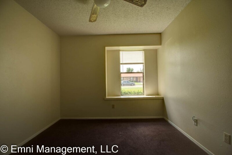 Building Photo - 1408 Garnet Rd