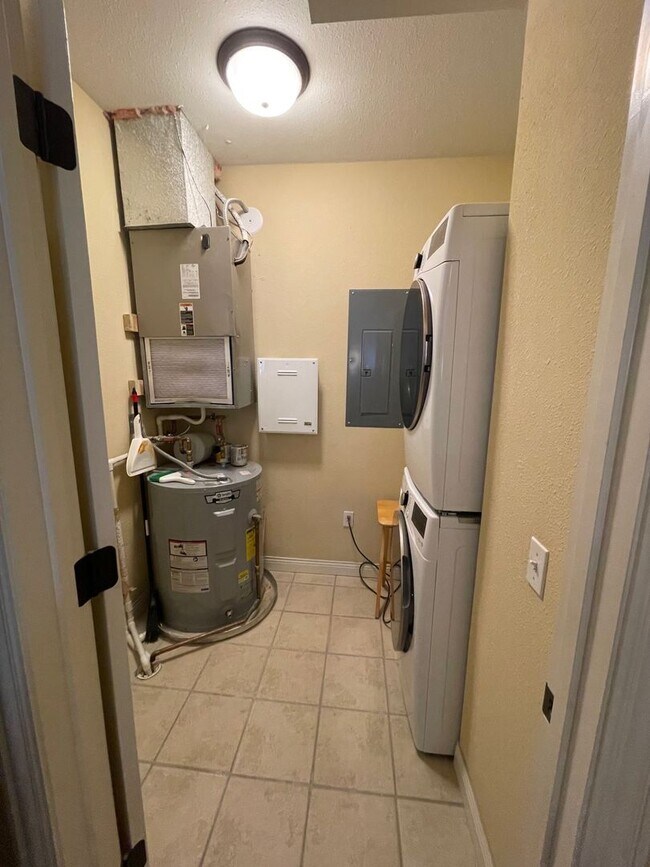 Building Photo - Fully-Furnished 3 Bedroom Condo in Smithton Crossing - Perfect for Traveling Professionals!