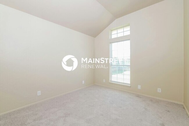 Building Photo - 3 Bedroom Pet-Friendly Home in Edmond, OK with Main Street Renewal