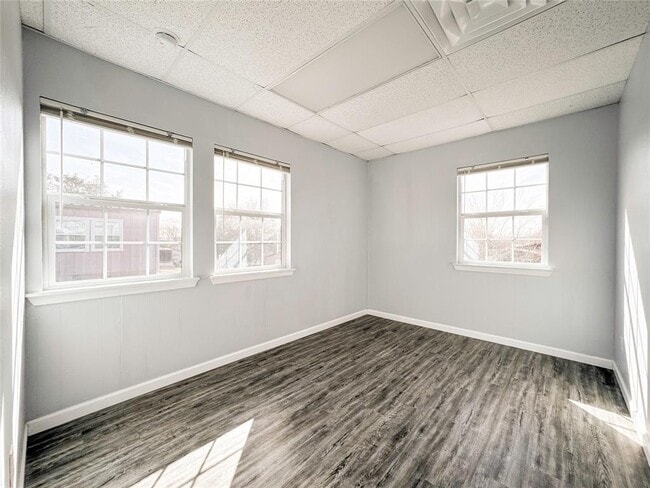 Building Photo - 4615 Heron St