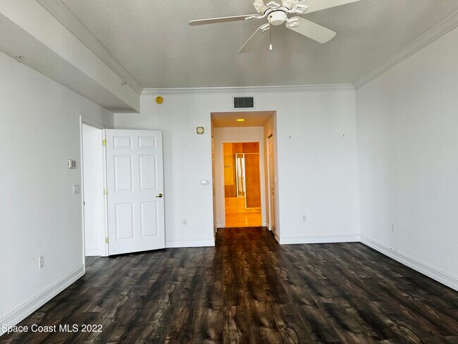 Building Photo - 93 Delannoy Ave