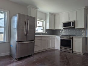 Building Photo - 71 Trowel St