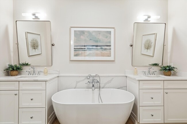 Building Photo - 221 Halyard Dr