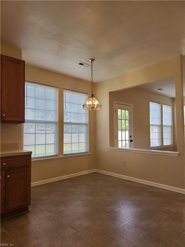 Building Photo - RENTAL