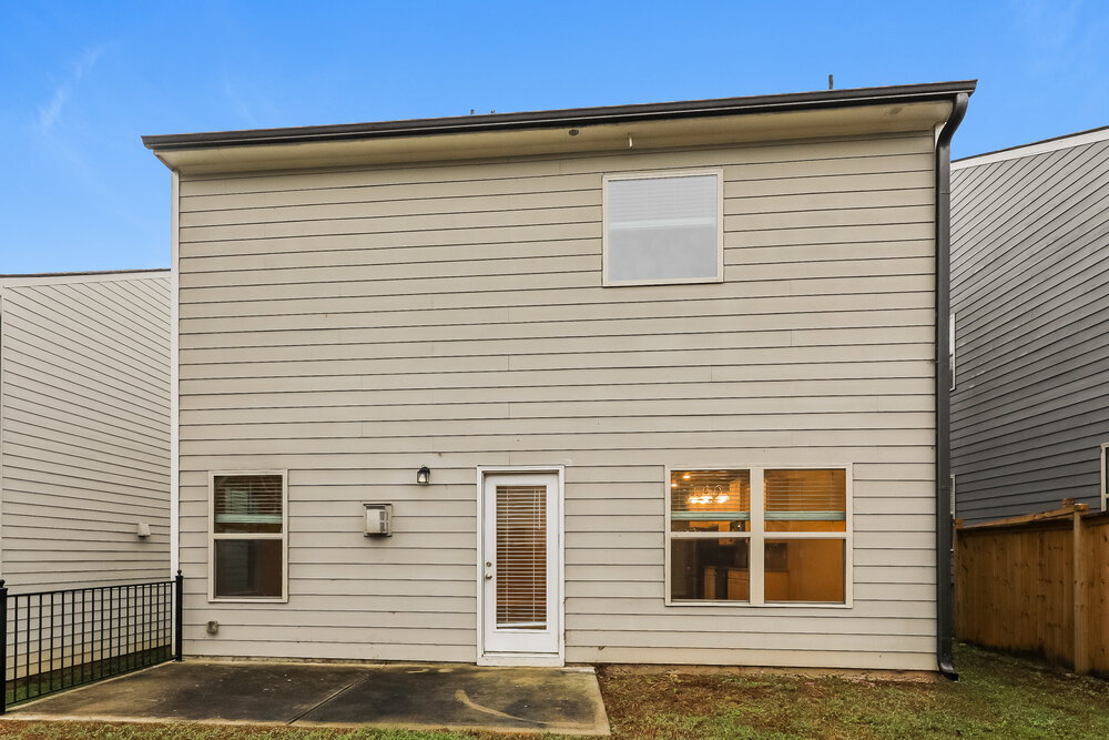 Building Photo - 3949 Lake Manor Way