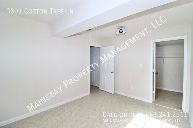 Building Photo - Beautiful 5 Bedroom SFH in Family Friendly...