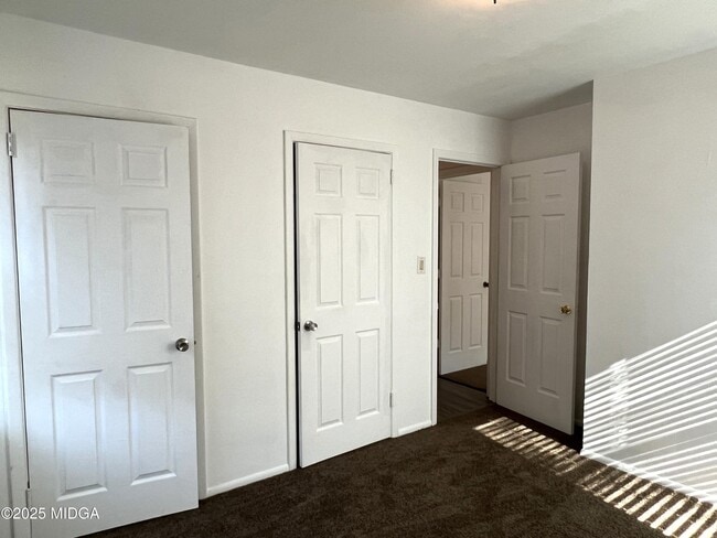 Building Photo - 3347 Thunderbird Rd