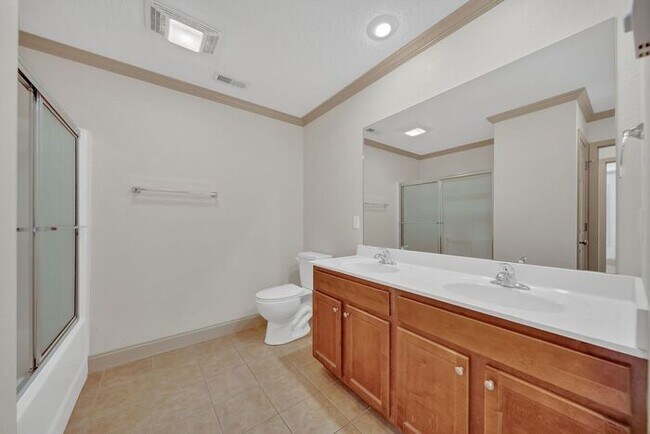 Building Photo - Suncrest Village 2BR/1 Bath One Level with Attached Garage