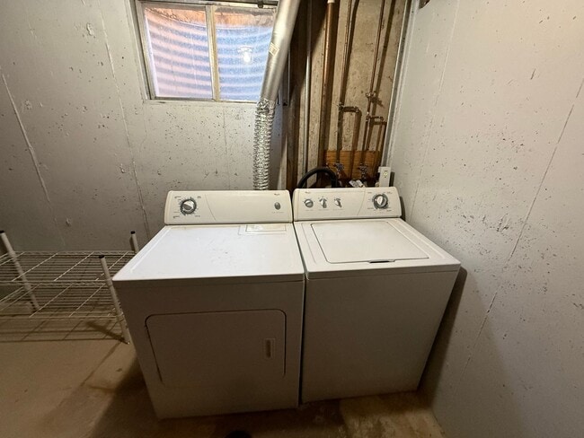 Building Photo - Spacious 2 Bed / 1.5 Bath in Centennial with In-Unit W/D