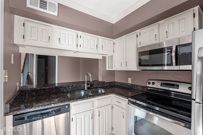 Building Photo - Townhome for rent!
