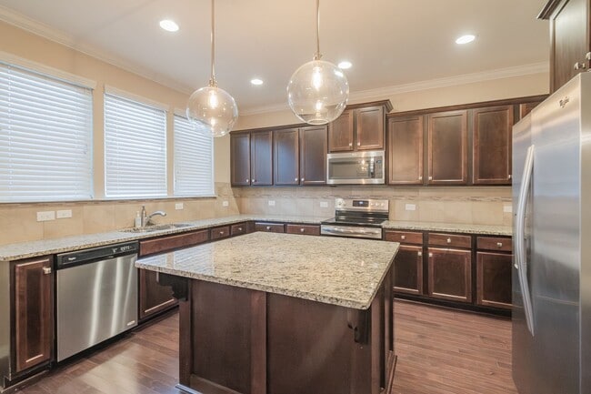 Building Photo - Spacious 4 Bedroom, 3.5 Bath Home for Rent in Pineville!