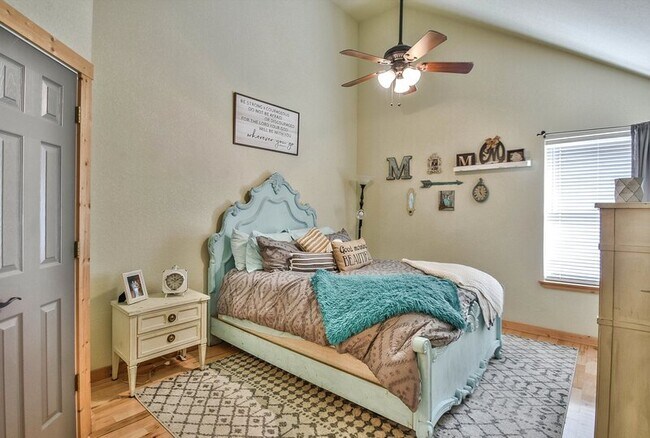 Building Photo - Modern 2 Bedroom, 2 Bath Multiplex Unit | Water + WiFi Included