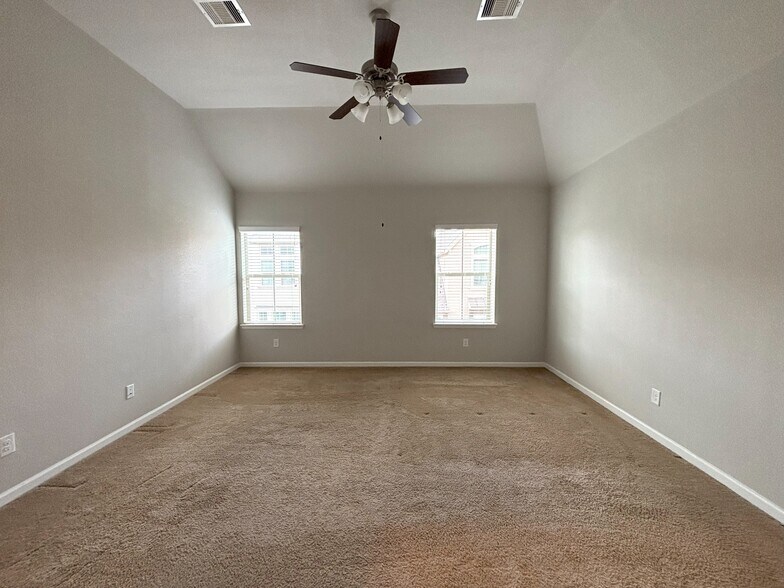 Building Photo - 9611 Knights Station Dr