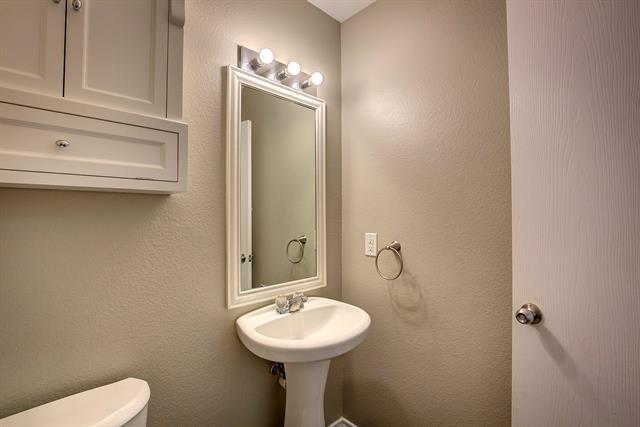 Building Photo - 16609 Woodside Dr