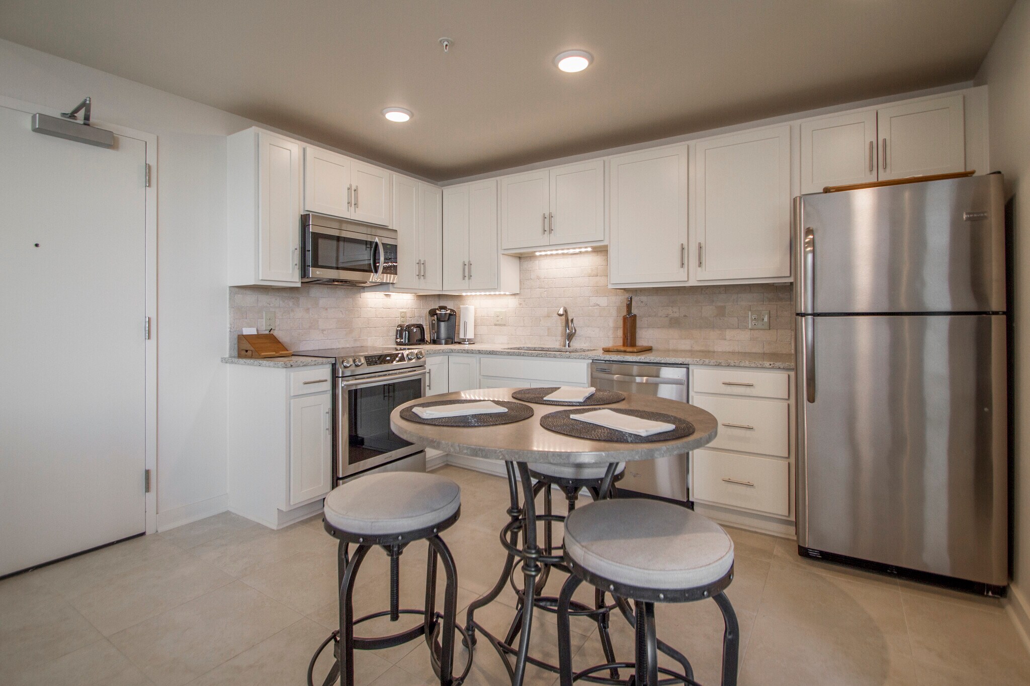 Building Photo - 221 W 2nd St