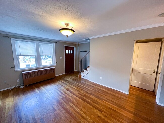 Building Photo - Charming 2 Bed 2 Bath Brick Townhome With A Fully Fenced Yard In Beautiful Foxcroft Heights