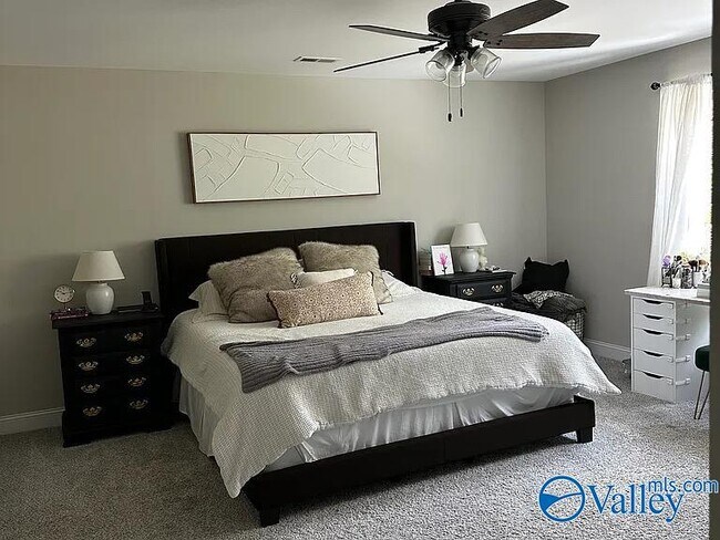 Building Photo - 4024 Rockland Cir SE