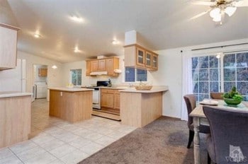 Building Photo - 420 S Montgomery St