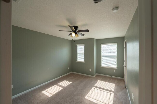 Building Photo - 2670 Fawn Point Dr