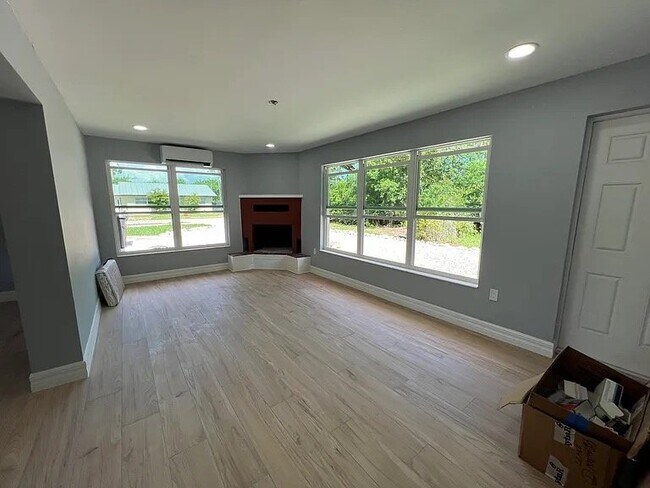 Building Photo - 2148 Aldridge Ave