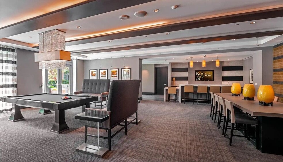 Building Photo - 12025 Town Square St