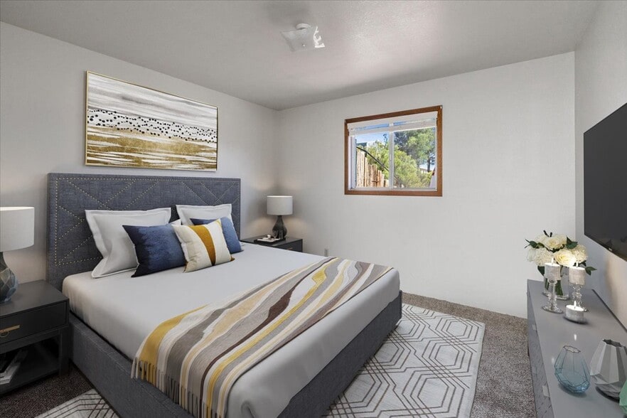 Building Photo - 2606 S Mountain View Dr