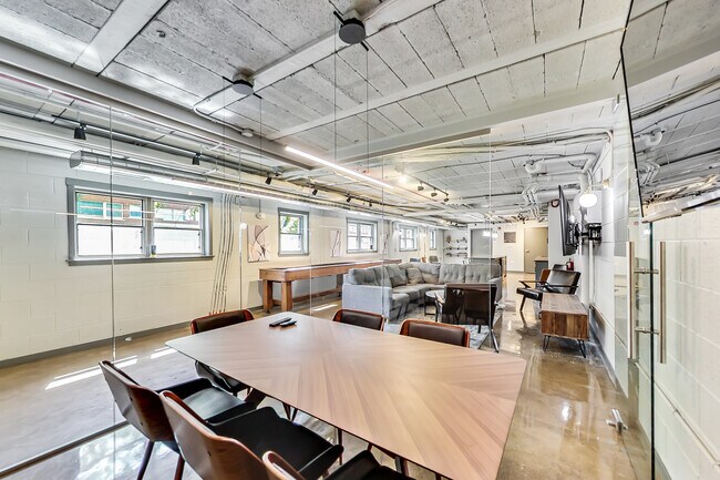 Building Photo - 551 W Euclid Ave