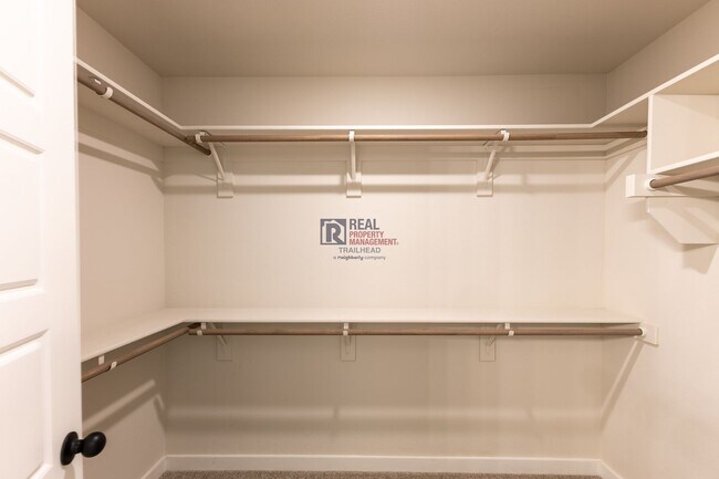 Building Photo - Spacious Glen Rose Home with Open Floorplan & Office Space