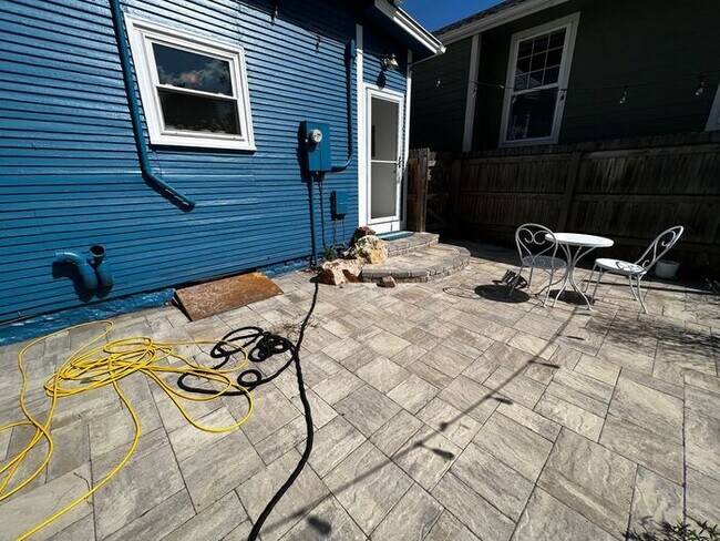 Building Photo - Update 4 Bed 2 Bath House in Old Town! Ava...