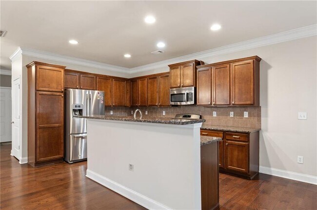 Building Photo - 3803 Manor View