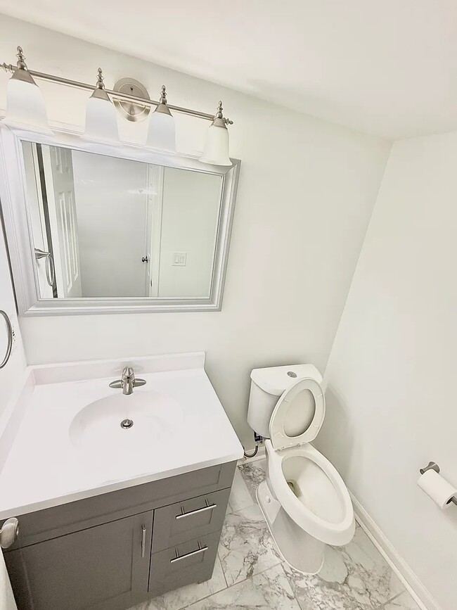 Building Photo - 8841 Sunrise Dr