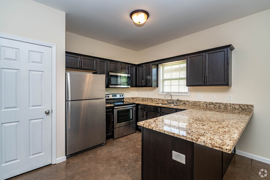 3BR, 2BA - 1,325SF - Kitchen - Belle Parc