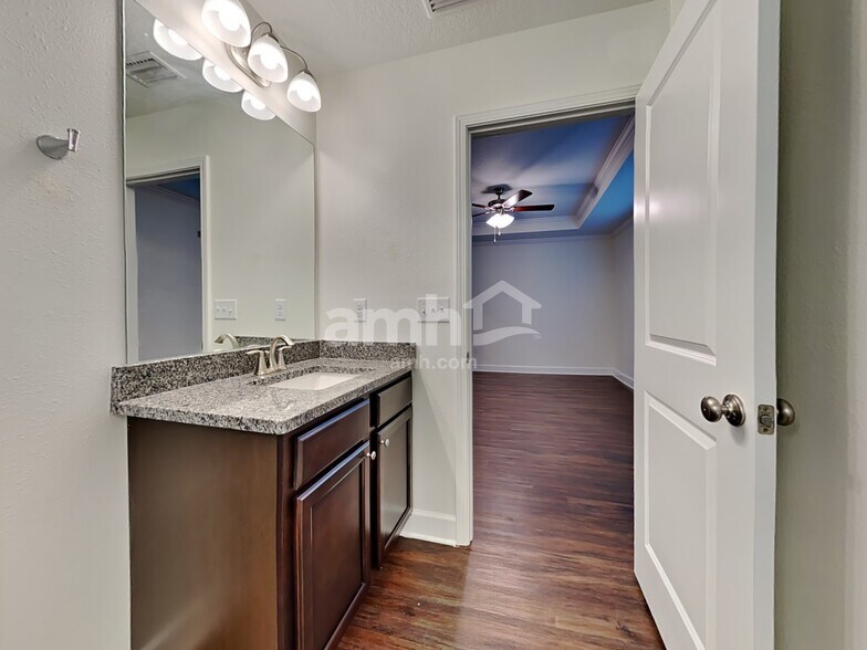 Building Photo - 1034 Tan Tara Trl