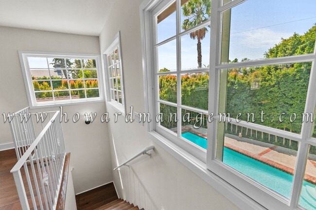 Building Photo - Contemporary Style 5bed/5bath Home with Ad...