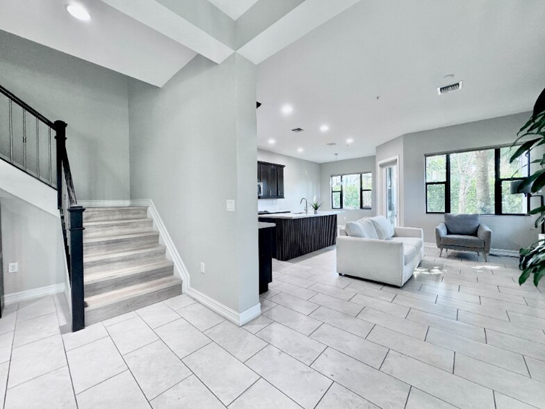 Building Photo - 1423 SW 115th Ave