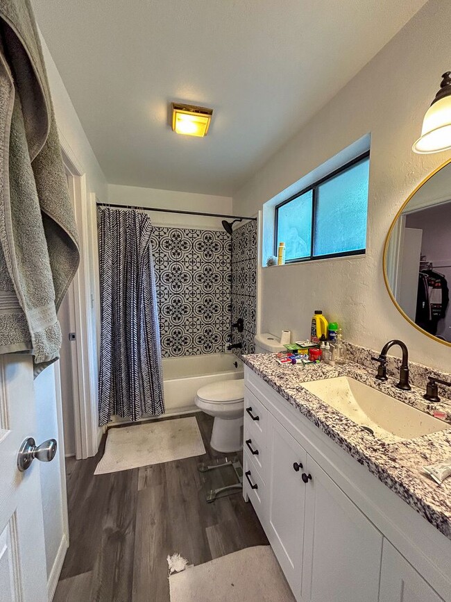 Building Photo - 1038 SW 6th Dr