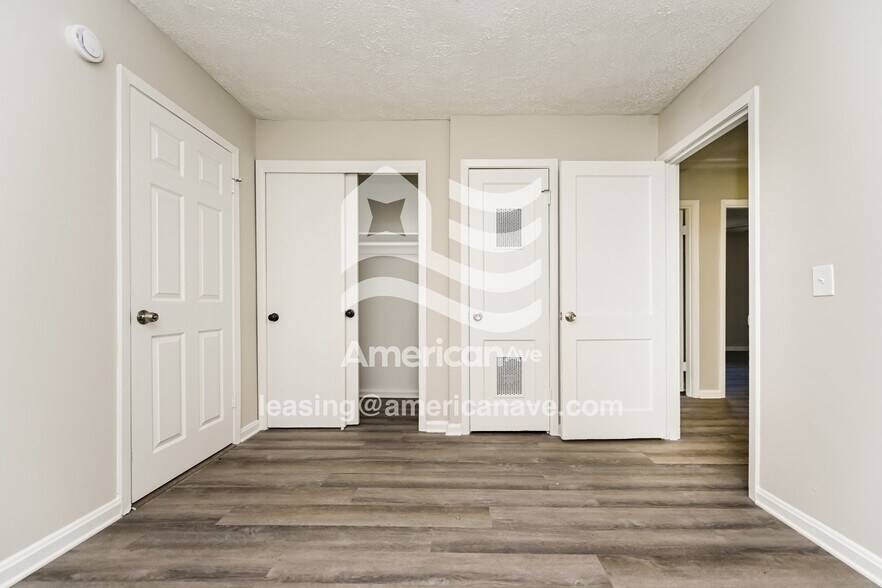 Building Photo - 119 Astor St