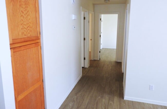 Building Photo - 3+2 Stylish, Move-In Ready Home with New Flooring and Fresh Interior