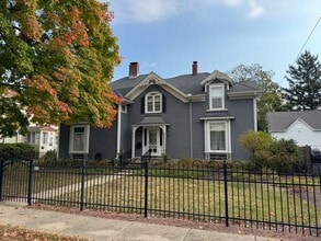 Building Photo - 1004 Pearl St