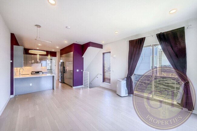 Building Photo - SF Shipyard - 3 BR, 2.5 BA Townhouse 1,634...