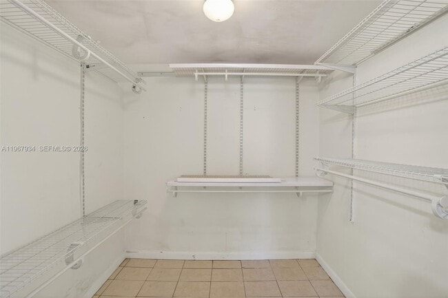 Building Photo - 347 Ives Dairy Rd